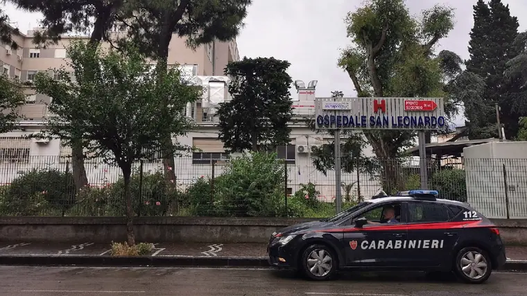 Castellammare di Stabia, 22enne ferito alla gamba  da un proiettile