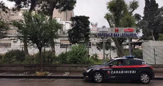Castellammare di Stabia, 22enne ferito alla gamba  da un proiettile