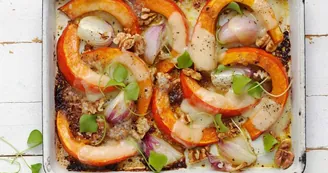 Zucca gratinata al forno con scamorza, noci e rosmarino: un piatto ricco di sapore