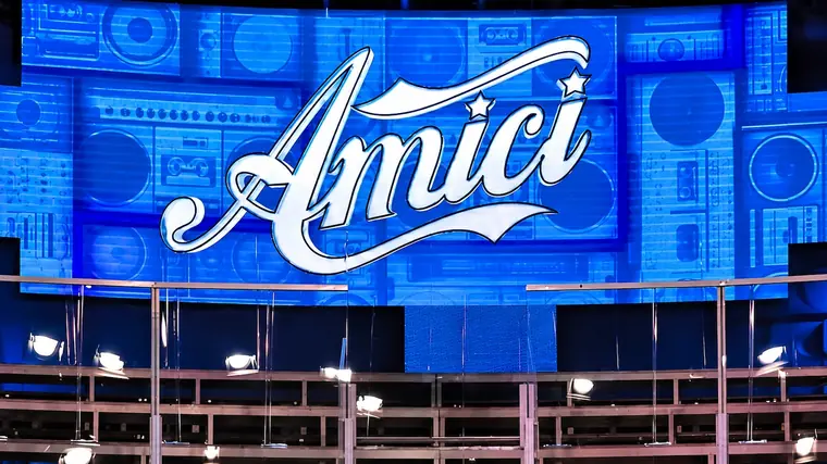 Amici 26, bufera nella scuola: un cantante sospeso per presunti plagi, ecco cosa è successo