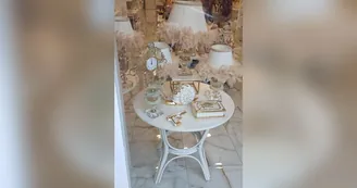 Torre Annunziata, una pistola in ceramica esposta in vetrina: la dura denuncia di Libera