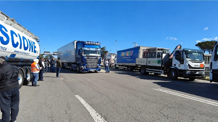 Protesta autotrasportatori, Aveta: “Al fianco di allevatori e agricoltori”