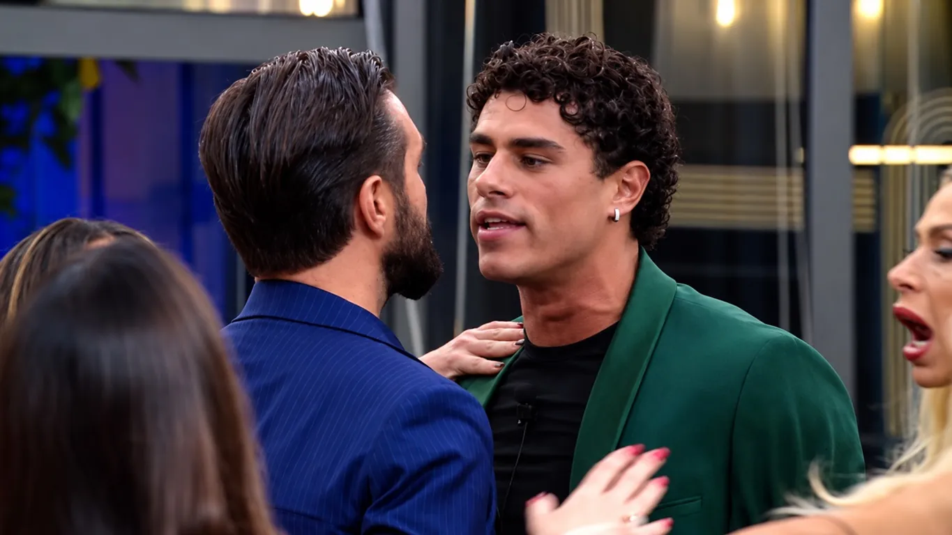 GF Vip, puntata del 23 ottobre: Giacomo Gallani eliminato, rissa sfiorata tra Alex Belli e Roncaccia