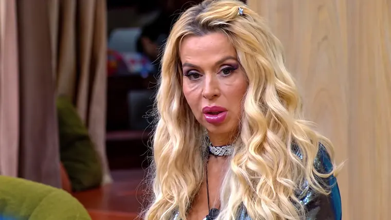 GF Vip, Valeria Marini furiosa minaccia ancora di lasciare la Casa: «Basta, me ne vado»