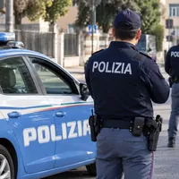 Napoli e provincia, controlli a tappeto della Polizia: 750 persone identificate e 190 veicoli controllati