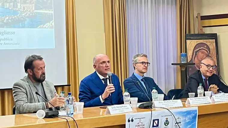 Torre Annunziata, oltre lo scioglimento: sotto accusa la burocrazia e le debolezze della politica