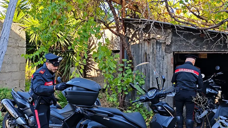 Castellammare di Stabia, I Carabinieri recuperano sei scooter rubati nella notte