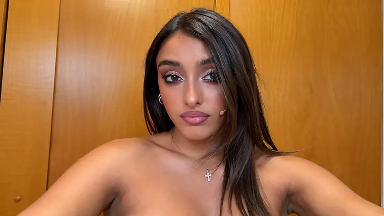 Giulia Stabile, nuovo amore in vista? Ecco chi è il misterioso ballerino paparazzato con lei a Londra