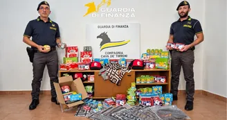 Pagani, sequestrati quasi 60mila prodotti contraffatti e non sicuri: denunciato un commerciante