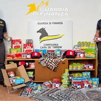 Pagani, sequestrati quasi 60mila prodotti contraffatti e non sicuri: denunciato un commerciante