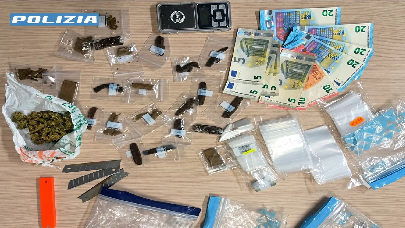 Frattamaggiore, sorpreso a vendere droga: 30enne arrestato