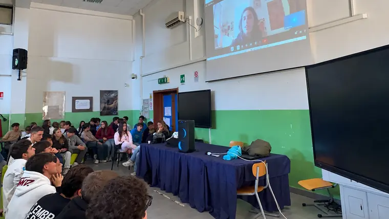 Torre Annunziata, gli studenti occupano il "Pitagora-Croce": «La scuola che vogliamo non è questa»