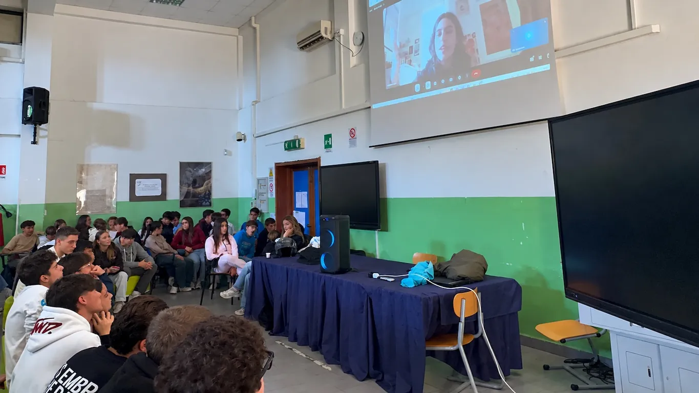 Torre Annunziata, gli studenti occupano il "Pitagora-Croce": «La scuola che vogliamo non è questa»