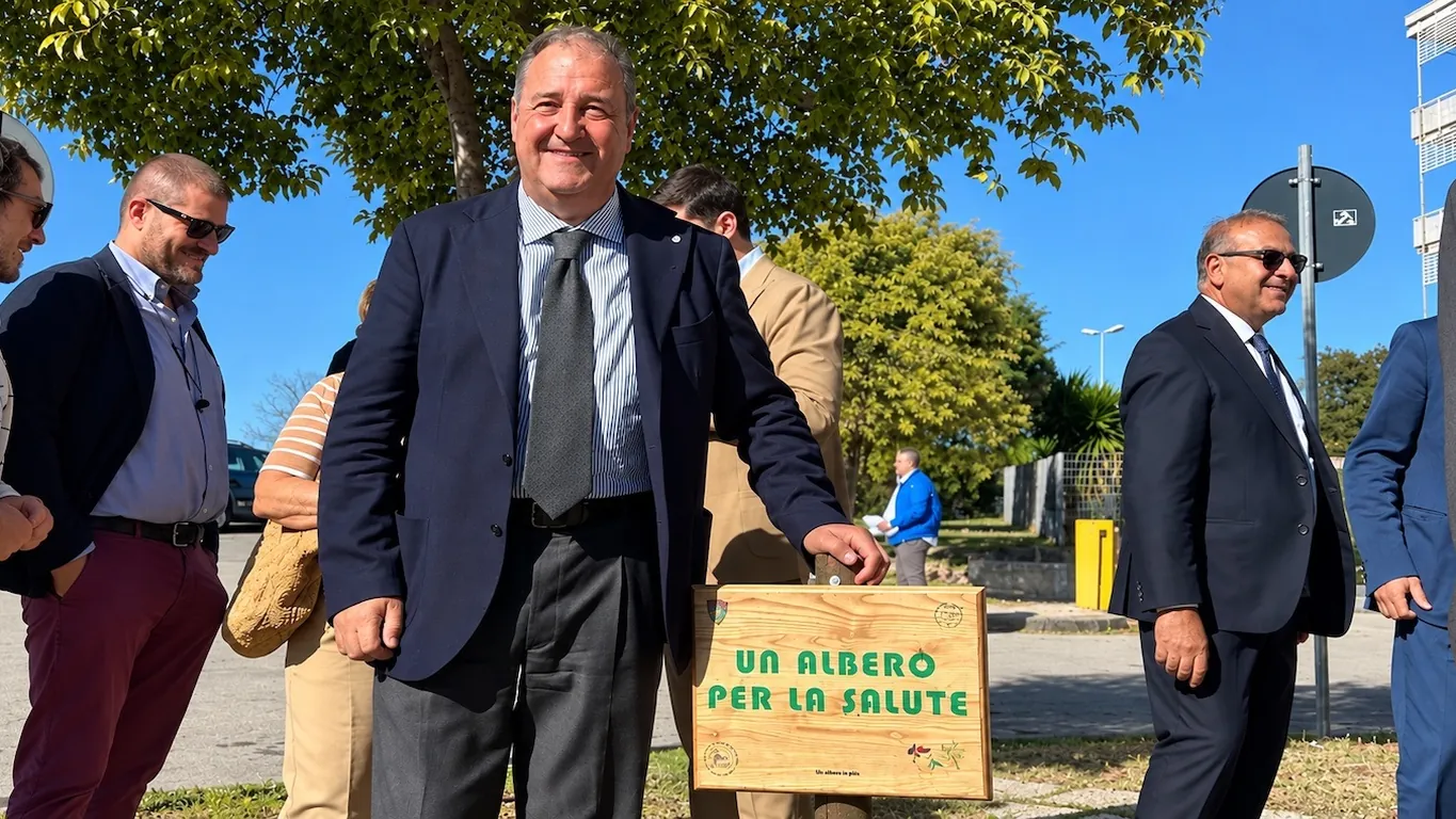 Boscotrecase, all'ospedale piantato un albero simbolo di salute e sostenibilità