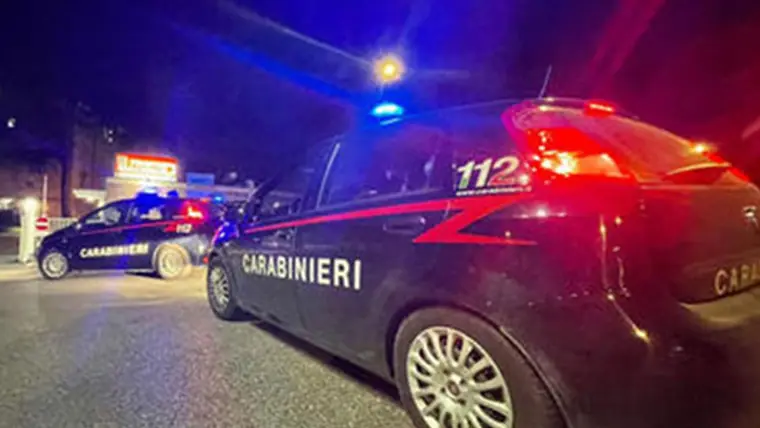 Ercolano, rapina a mano armata nel centro commerciale: assalto al negozio Expert