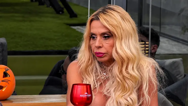 Grande Fratello Vip, Valeria Marini in lacrime: «Voglio lasciare la Casa»