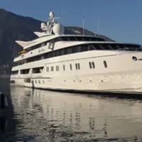 C. mare di Stabia. Al porto turistico uno yacht di 102 metri