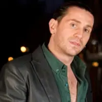 Concerto annullato, il cantante Povia minaccia querele