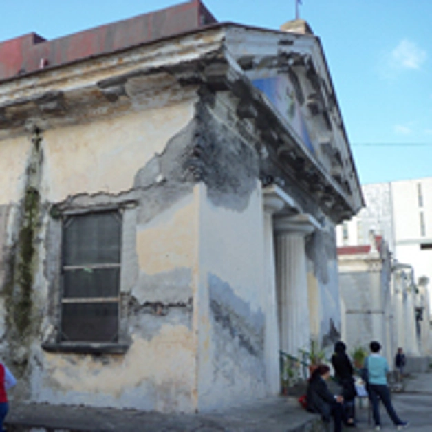 La denuncia di un lettore sulle condizioni precarie della Chiesa cimiteriale