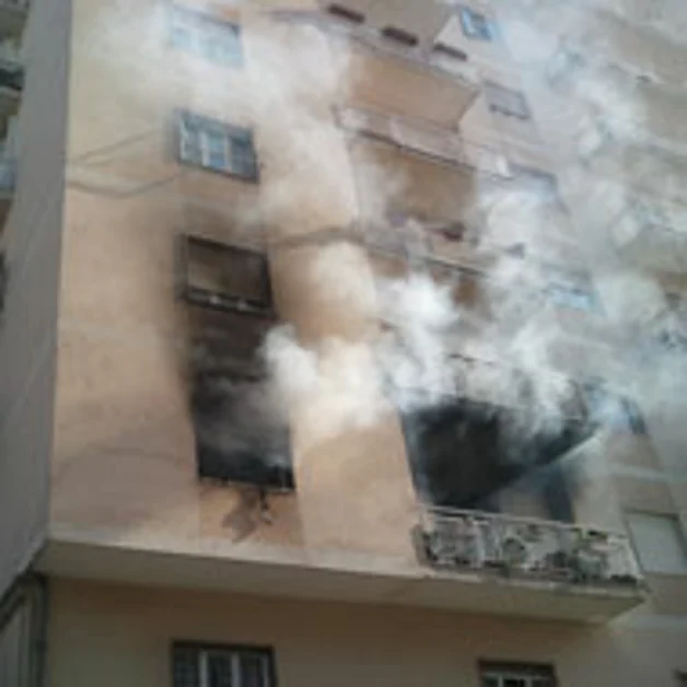 Tragedia sfiorata in via Gino Alfani. Incendio in un appartamento