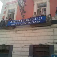 Gli operai dell´ex Metalfer in protesta davanti al Comune