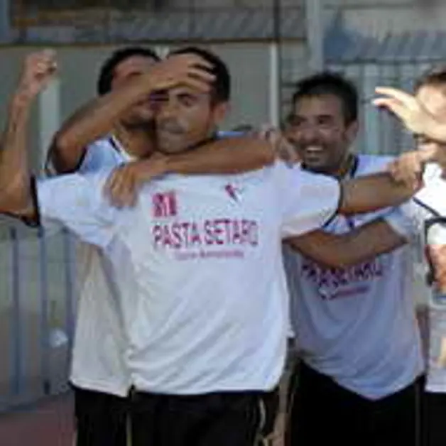 Il Savoia, dopo una settimana difficile, vince 2-0. A segno Guarro e Savarese 