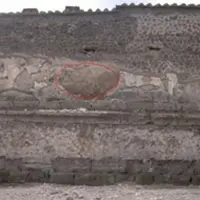 Pompei. Scavi, distacco di intonaco dal Tempio di Giove
