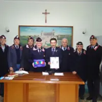 Pompei. AIRE dona quadro all´Ass. Naz. Carabinieri