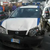 Boscoreale. Camionista sperona auto della P.M., due feriti