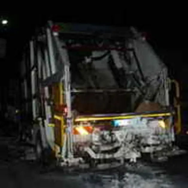 Cava Sari, tre teppisti cercano di dar fuoco ad un autocompattatore 