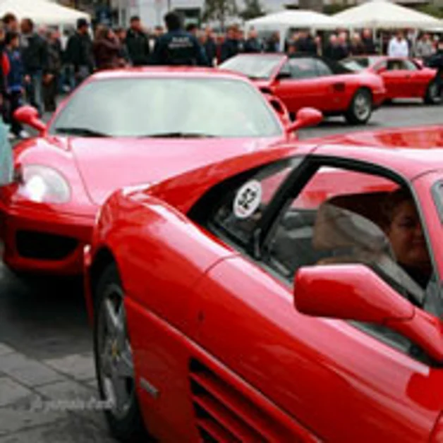 Torre del Greco. "Piazza in Fiera" e Ferrari, domenica speciale