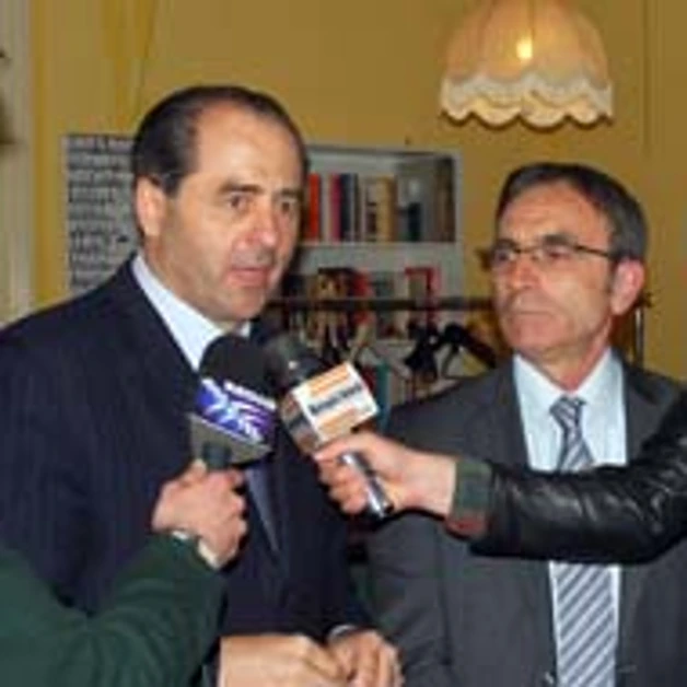 Di Pietro a Torre Annunziata: «Per Gagliardi ci metto la faccia!»