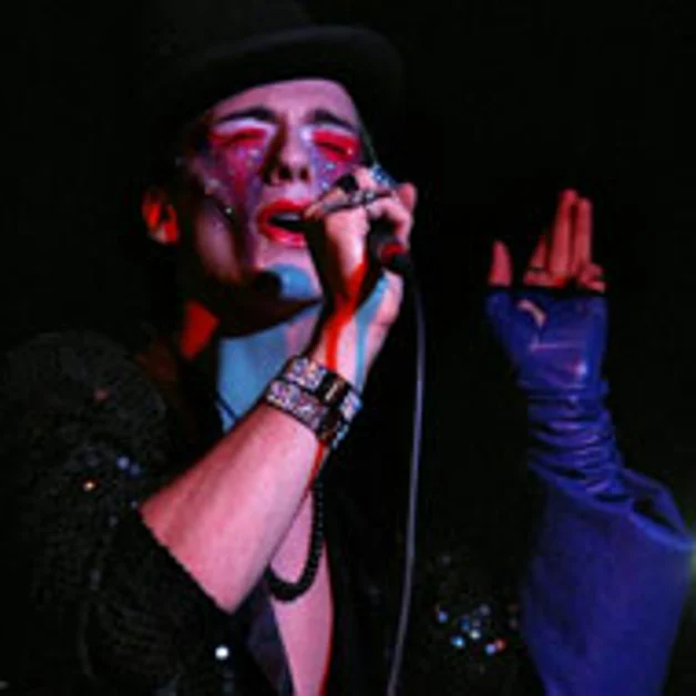 L´artista-cantante torrese Emilio Rez si esibisce a Berlino