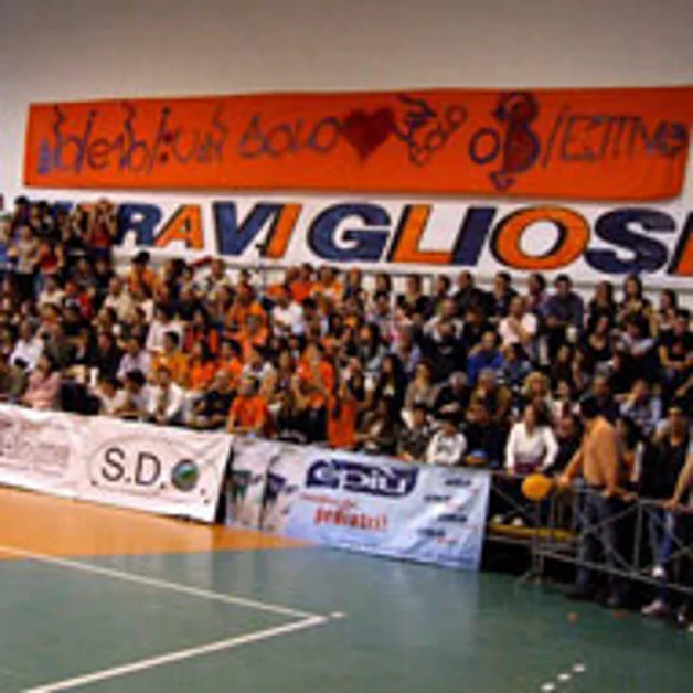 Pallavolo, l´Oplonti Volley retrocede in serie C. La Fiamma spera nel primato 