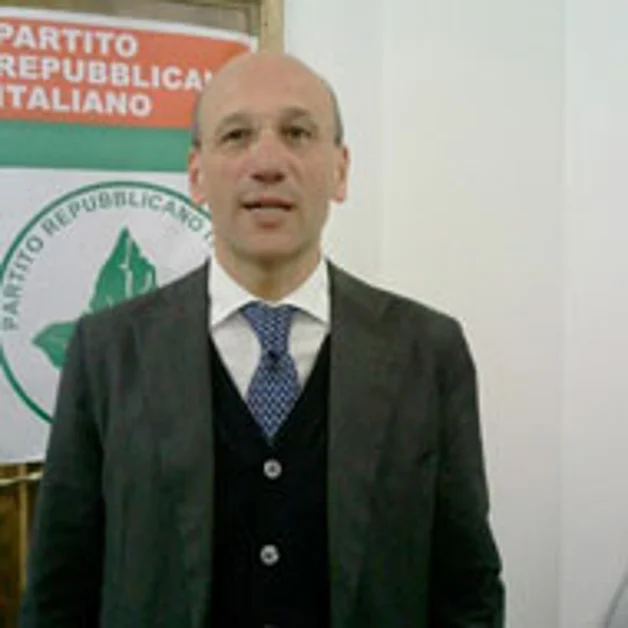 Sica replica a Starita ed espelle un suo candidato al Consiglio comunale