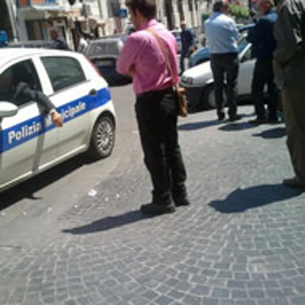 Pubblicità elettorale irregolare, scatta il blitz di carabinieri e vigili urbani