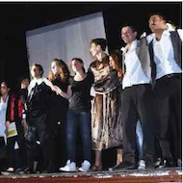 Teatro, liceo Pitagora: I Promessi sposi in scena... con Manzoni