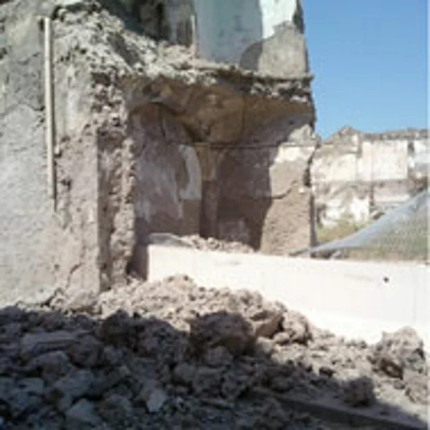 Crollo di un edificio al Quadrilatero delle Carceri, sfiorata la tragedia