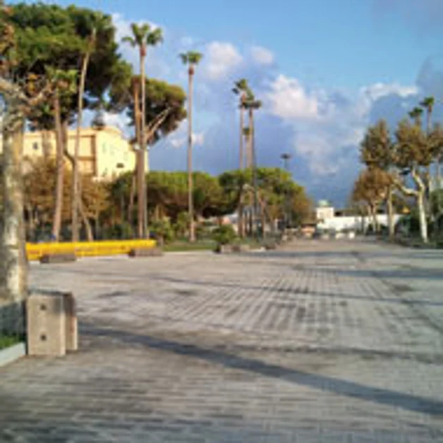 Villa comunale, riparate le giostrine. Più controlli contro i vandali 