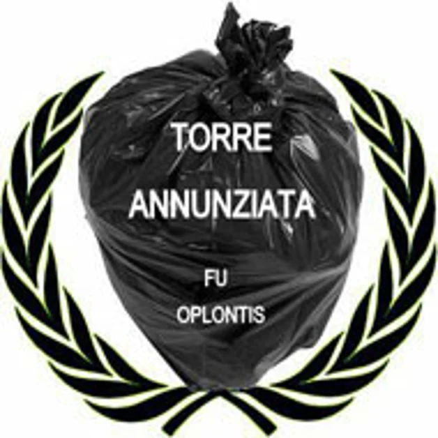 Torre città della monnezza, su Facebook il "nuovo" stemma del Comune