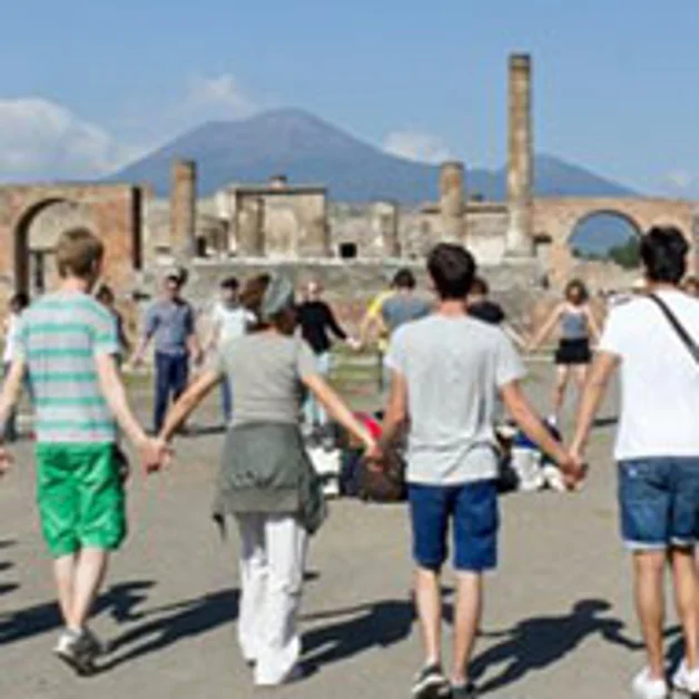 Da Torre Annunziata a Pompei: la passeggiata culturale degli studenti elvetici