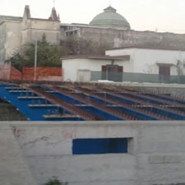 Installato il ponte di via Sepolcri. Entro dicembre la riapertura della strada