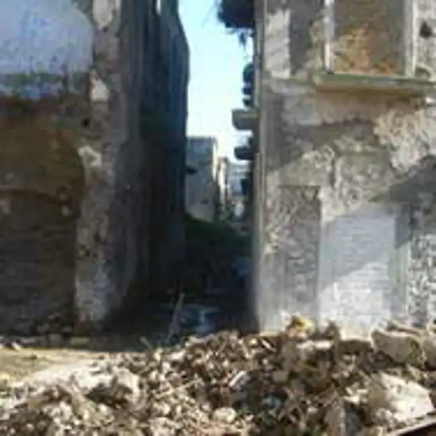 Boato nella notte, crolla una palazzina in via Aurora