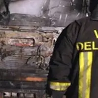 In fiamme due camion in via XXI Gennaio. Incendio doloso?