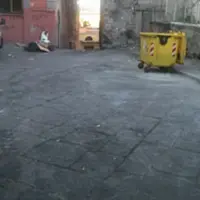 Piazza Matteotti ripulita dai rifiuti. Transennata l´intera area