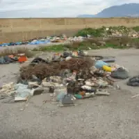 Via Solferino e spiaggia di Rovigliano, scempio ambientale. Discariche ovunque