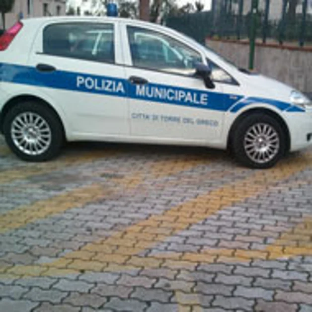 Torre del Greco. Smaltimento abusivo di rifiuti, controlli dei VV.UU.