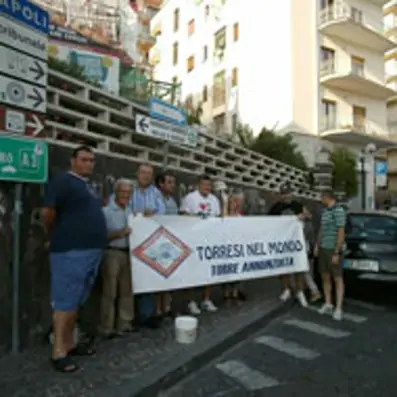 Torresi nel Mondo, dipinto il muro della Rampa Nunziante