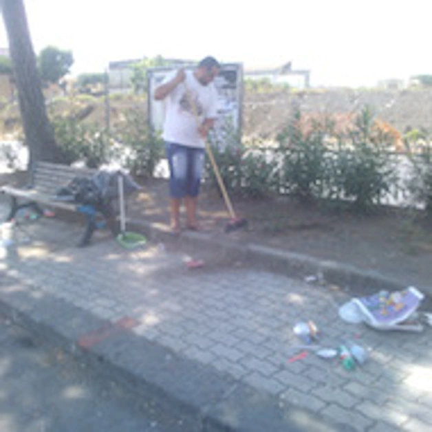 Piazzale Gargiulo ripulito dai rifiuti, iniziativa dei tifosi del Savoia