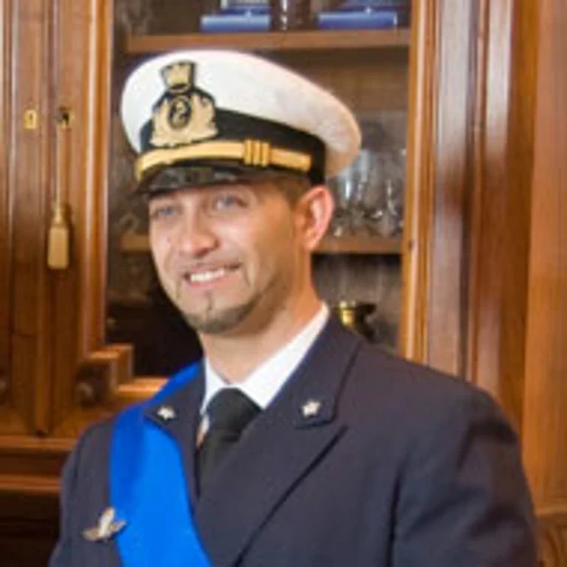 L´Ammiraglio Angrisano a Torre Annunziata. Passaggio di consegne in Capitaneria